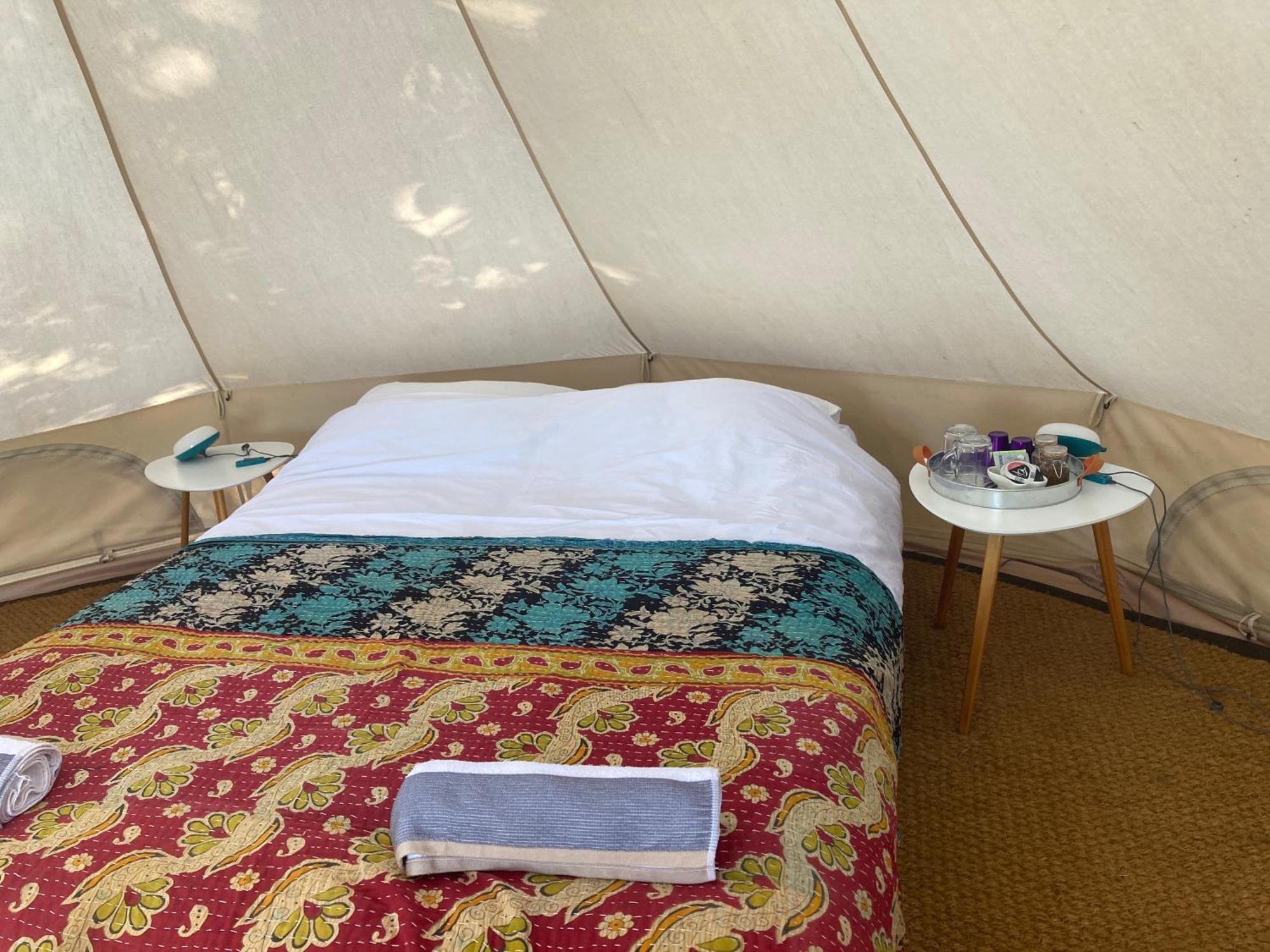 Au Pre Fleuri Eco Glamping Hotel Le Lindois ภายนอก รูปภาพ
